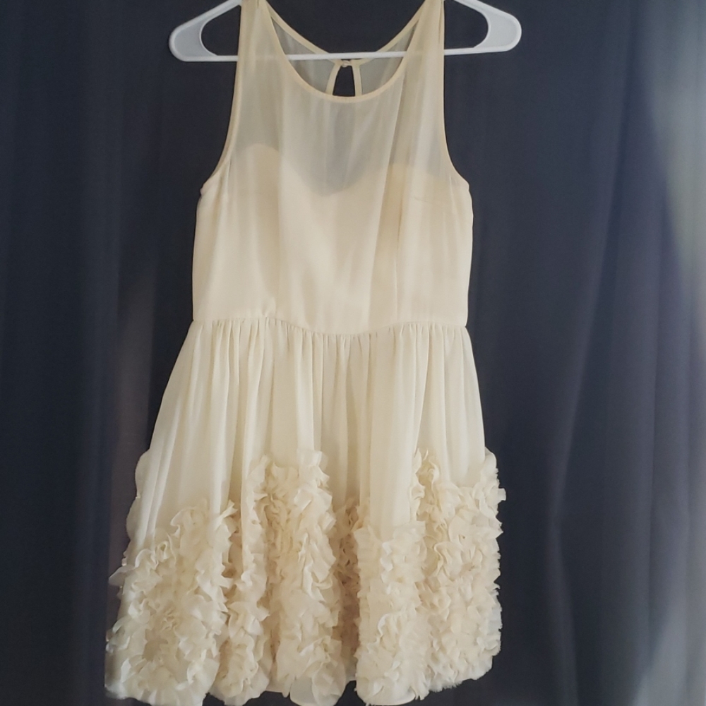 Beautiful off white sleeveless mini dress